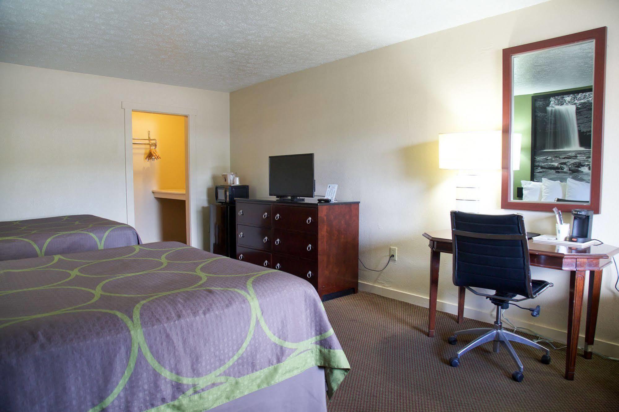 Super 8 By Wyndham Christiansburg Motel Eksteriør billede